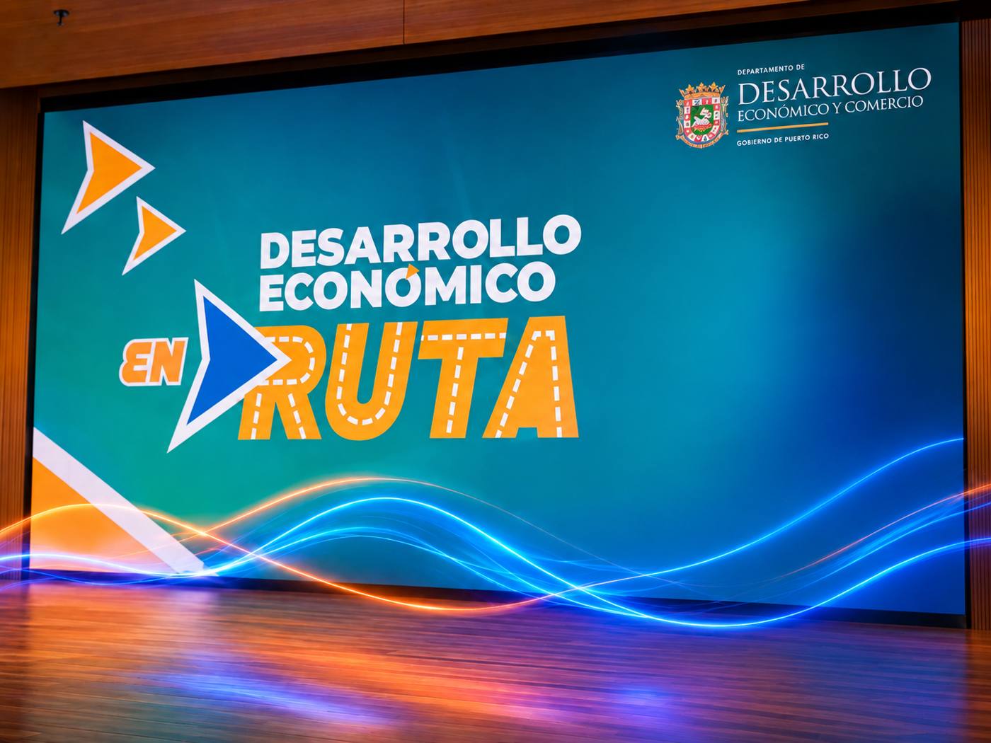 Stage of DDEC's Cumbre de Desarrollo Económico En Ruta with the event branding on screen